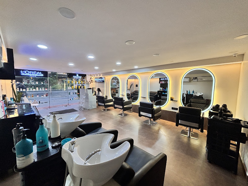 Red Head Hair & Beauty Salon