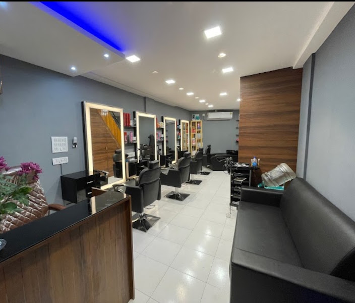 LORAH'S UNISEX SALON